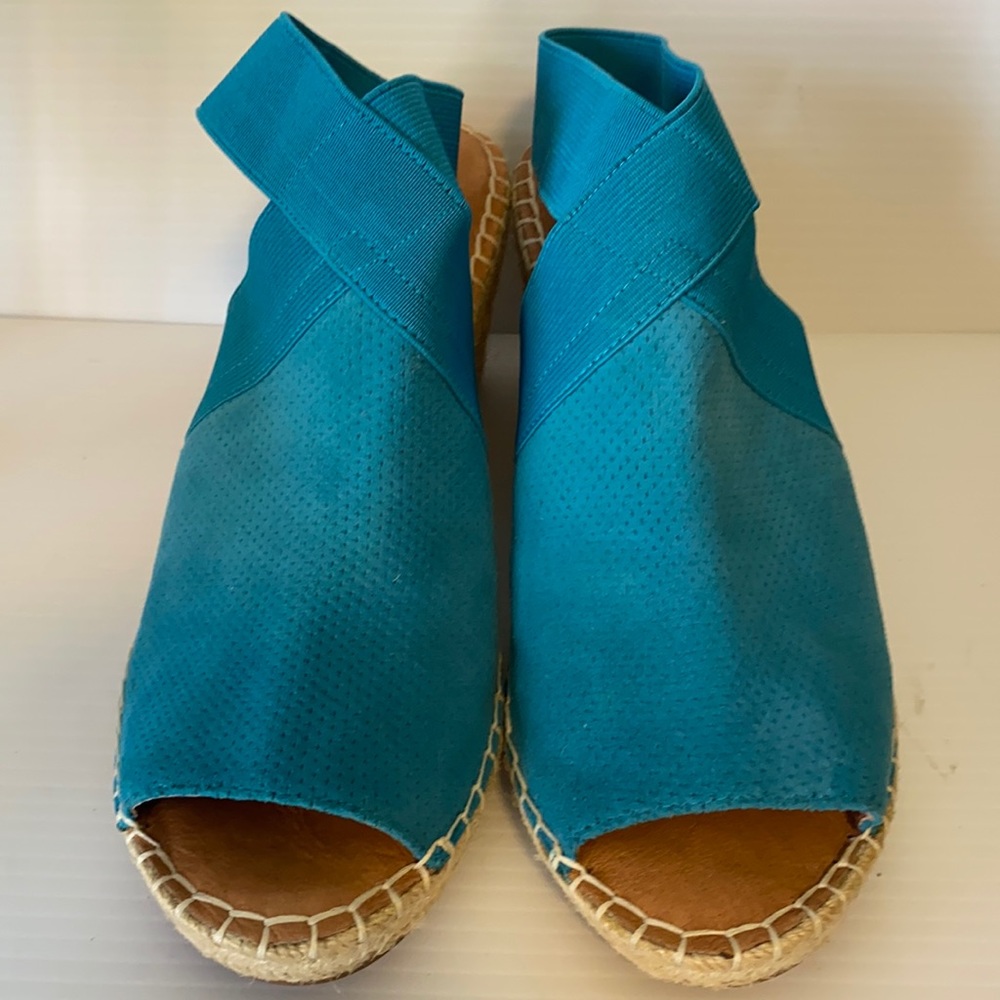 NWOT Gentle Souls sz 8 turquoise suede espadrilles
